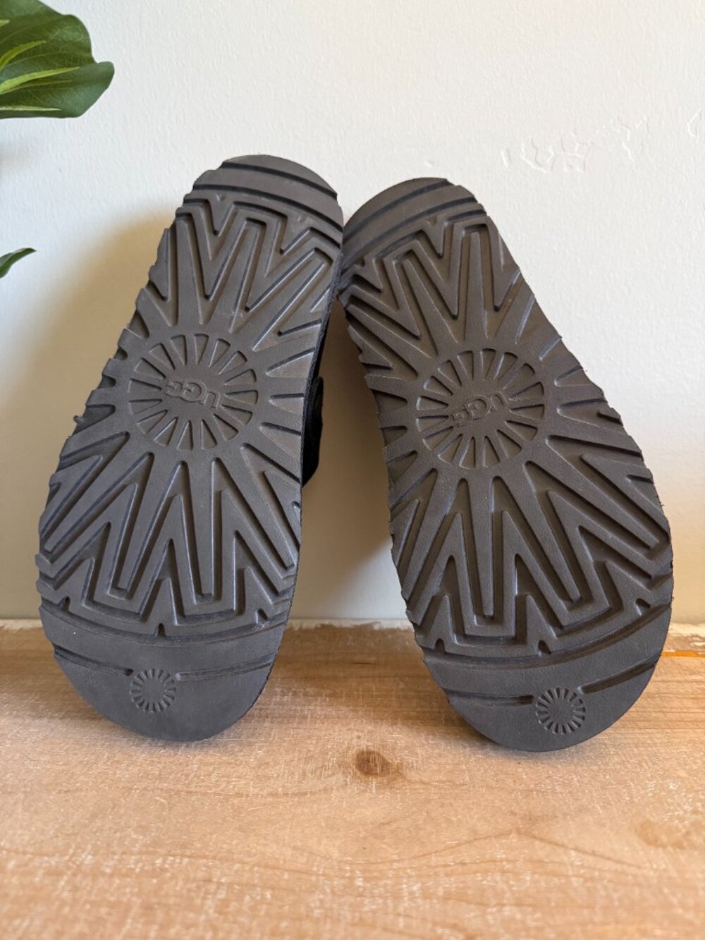 UGG Goldenstar Clogs : 8 - Picture 5 of 5